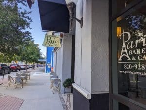 Le Petit Cafe